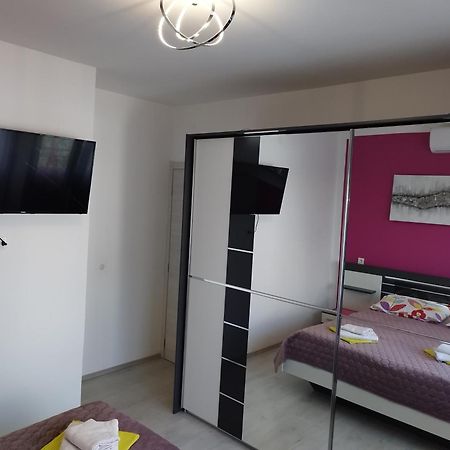 Apartman Pako I Ivano 诺维·维诺多尔斯基 外观 照片