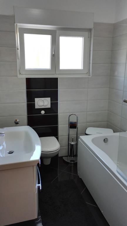Apartman Pako I Ivano 诺维·维诺多尔斯基 外观 照片